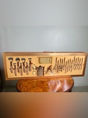 Glitz & Glam 26-Piece Gold Makeup Brush Set